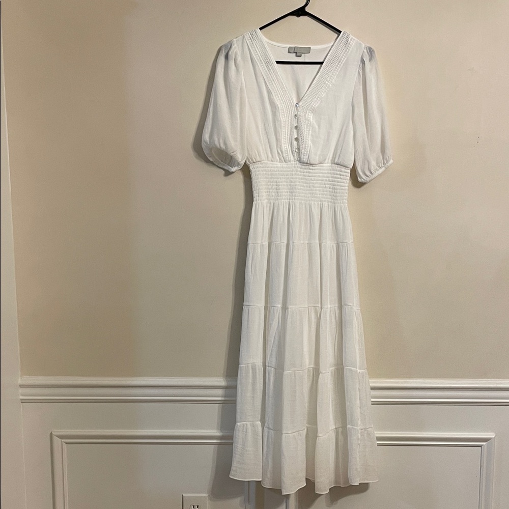 Chic White Maxi Dress with Button Details about 48 inch - Picture 2 of 11